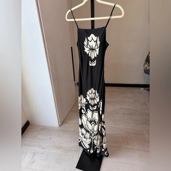 Farm Rio: Black & White Floral Arabesque Slip Lenzing Viscose Maxi Dress - Picture 3 of 8